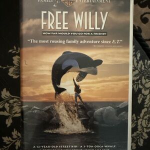 Collectible! Warner Bros. Free Willy VHS - Black and Blue